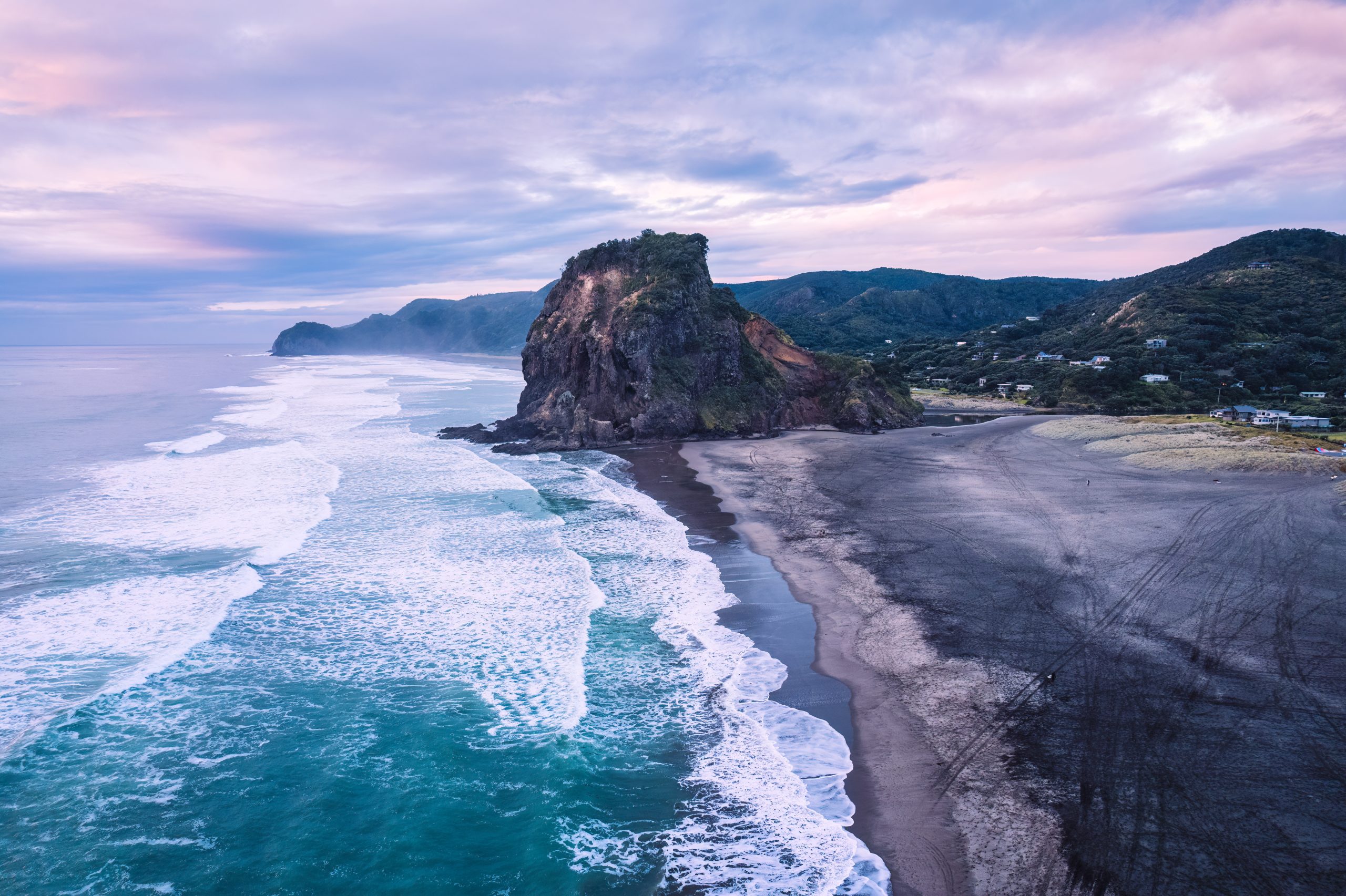 Piha Beach - An Avid Traveller