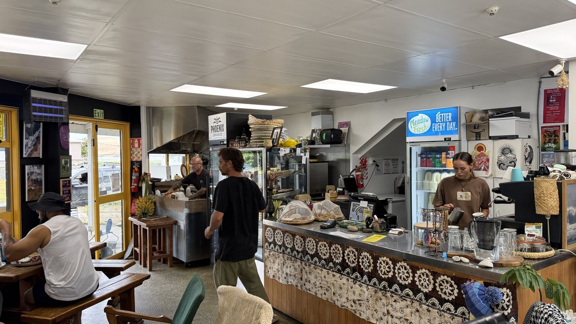 Manu Cafe Ōmāpere Indoor - An Avid Traveller